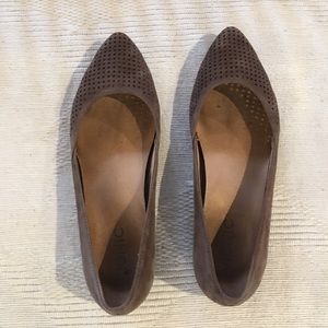 Vionic Suede Posey Flats